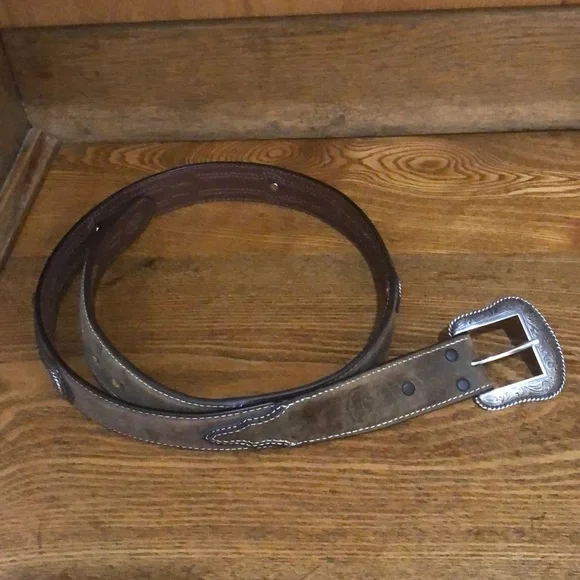 Cavender's Men's Brown Leather Lacing and Conchos Western Belt Size 40 - Picture 2 of 14